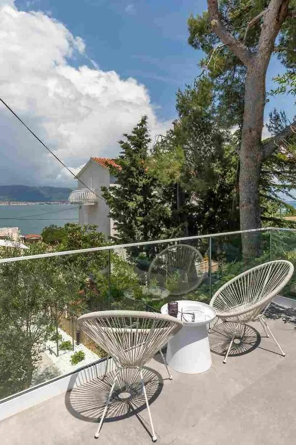 Apartment In Arbanija With Sea View, Terrace, Air Conditioning, Wifi 5139-2 Trogir