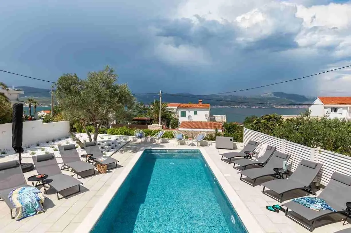Apartment In Arbanija With Sea View, Terrace, Air Conditioning, Wifi 5139-2 Trogir