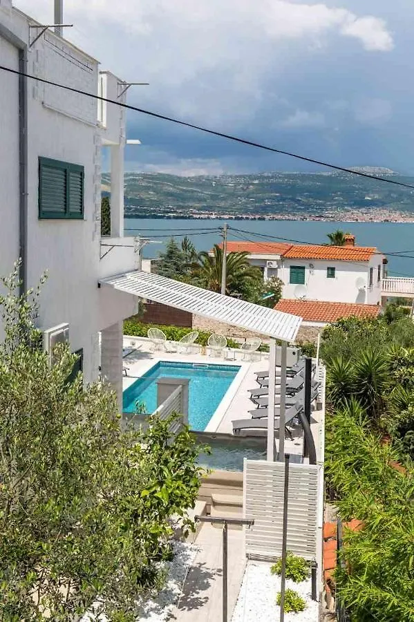 Apartment In Arbanija With Sea View, Terrace, Air Conditioning, Wifi 5139-2 Trogir