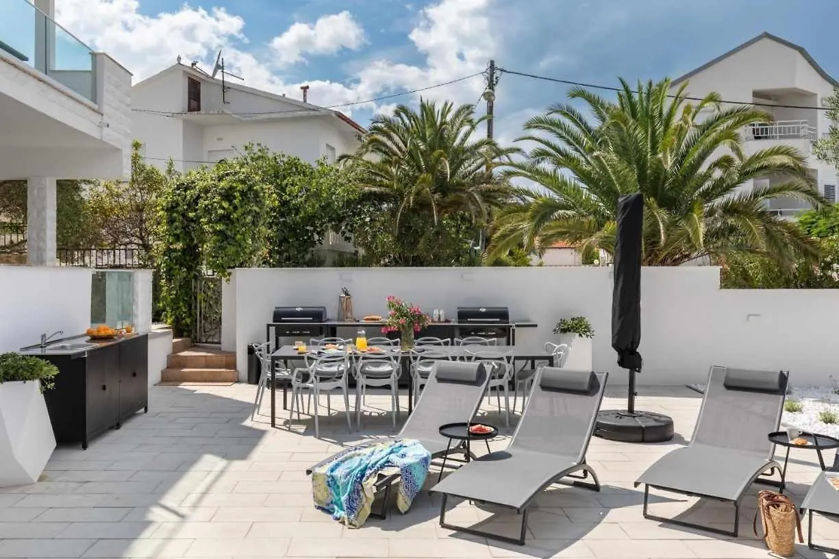 Apartment In Arbanija With Sea View, Terrace, Air Conditioning, Wifi 5139-2 Trogir